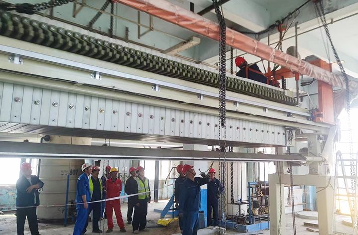 吉(ji)林石化公司闆框隔膜壓濾機成(cheng)套設備安裝(zhuang)完成